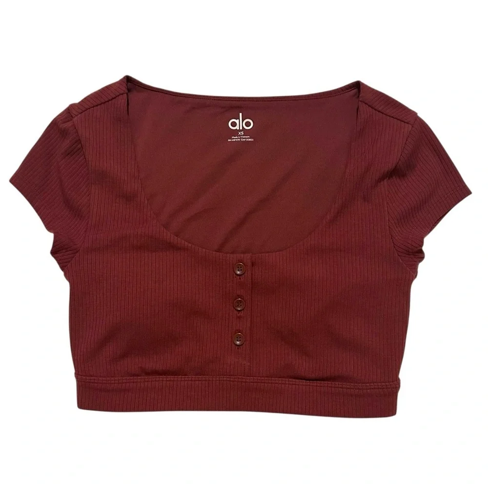 NWOT💕 Alo Yoga Blissful Henley Bra Top - Cranberry XS